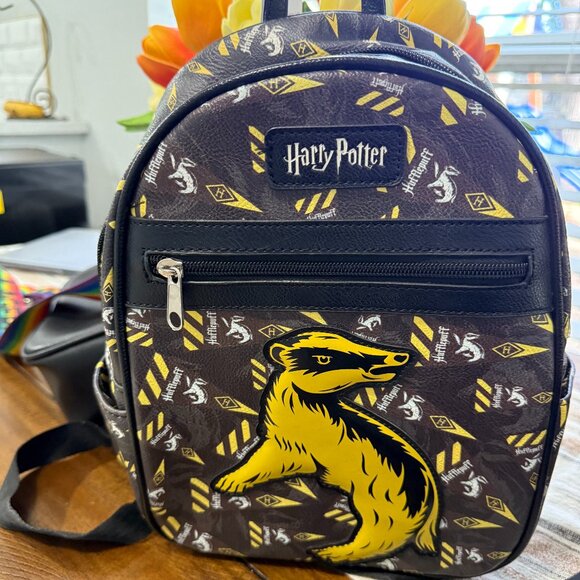 LOUNGEFLY HARRY POTTER HUFFLEPUFF BADGER 13" BACKPACK BLACK YELLOW Casual Travel - Picture 1 of 14